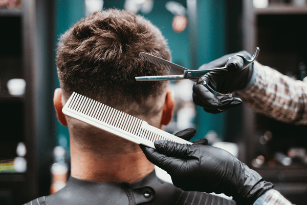 Produse de frizerie pentru deschiderea unui salon – ce nu trebuie să lipsească 